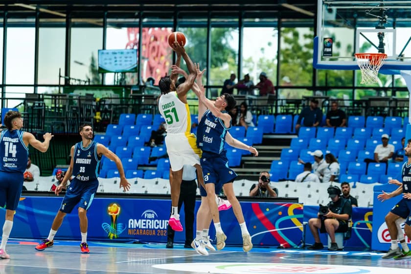 Brasil enfrenta a seleção das Bahamas pela AmeriCup (Foto: Divulgação / FIBA)
