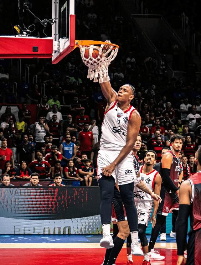 Ruan Miranda é pivô e um dos principais jogadores da equipe do Flamengo (Foto: Reprodução / Instagram)