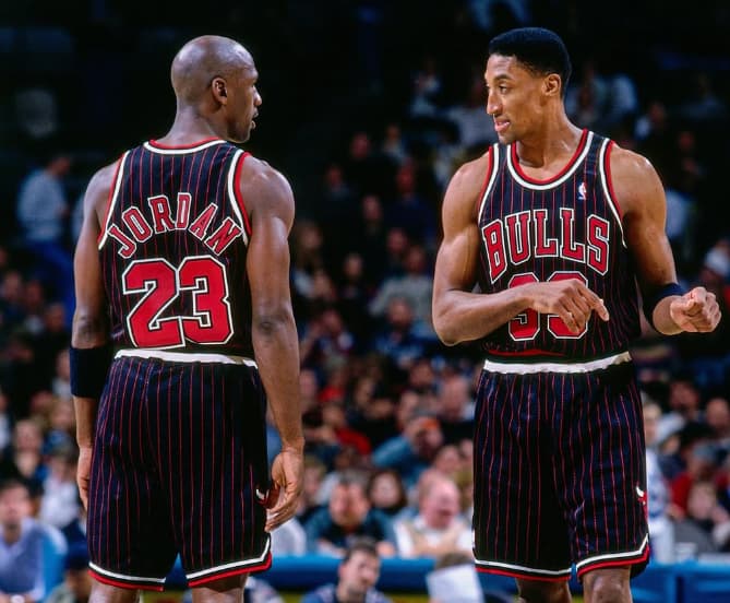 Michael Jordan e Scottie Pippen na temporada 95-96 pelo Chicago Bulls (Foto: Reprodução / Instagram)