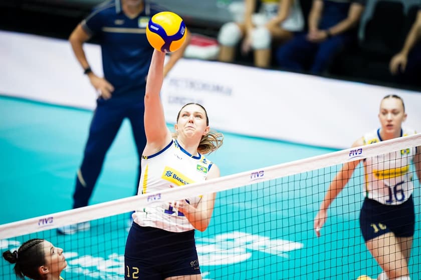 Luana Kuskowski em ação pela Seleção Brasileira no Mundial de vôlei Sub-21 (Foto: Divulgação Volleyball World)
