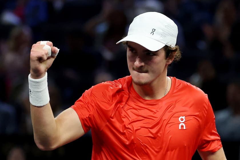 João Fonseca em ação na Laver Cup (Foto: Ezra Shaw/ Getty Images)