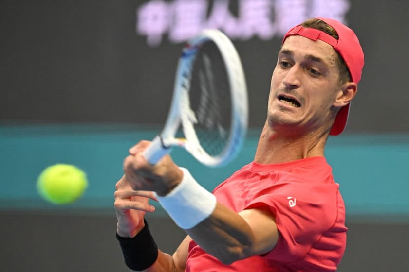 O francês Terence Atmane na derrota para o italiano Jannik Sinner em Pequim (Foto: Greg Baker / AFP)