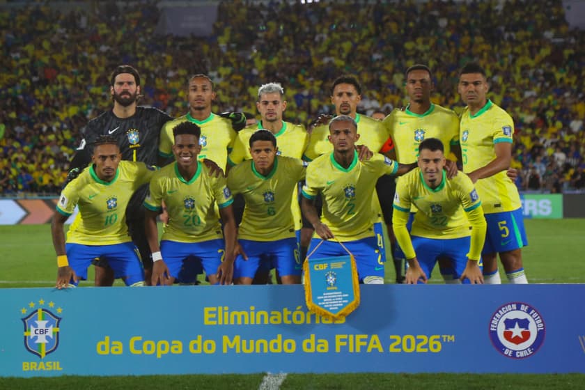 Seleção Brasileira enfrenta o Chile no Maracanã (Foto: Marlon Costa/AGIF)