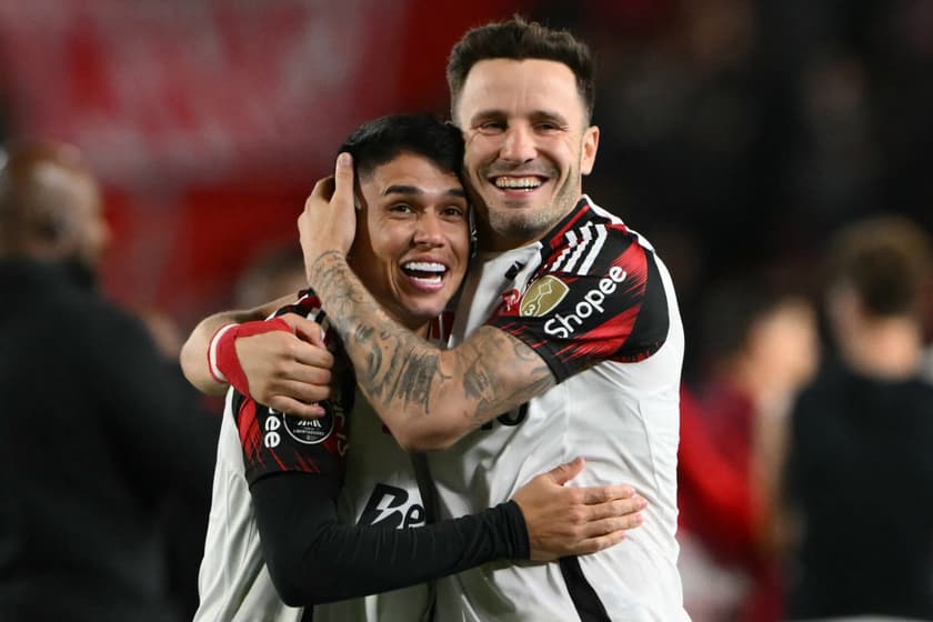 Jogadores do Flamengo celebram classificação contra Estudiantes