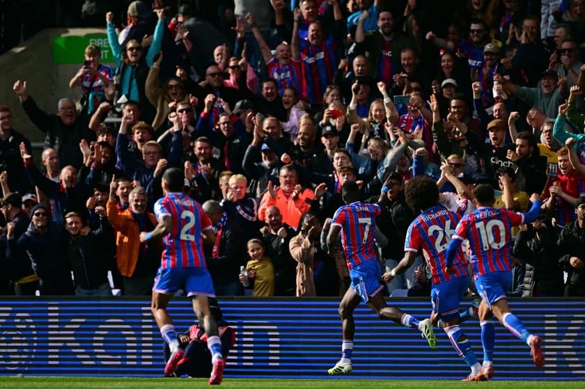 O Crystal Palace recebe o Aston Villa em jogo válido pela Premier League (Foto: Ben STANSALL / AFP)