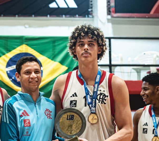O pivô do Flamengo, Manel foi eleito MVP da final da LDB (Foto: Mauricio Almeida / LNB)