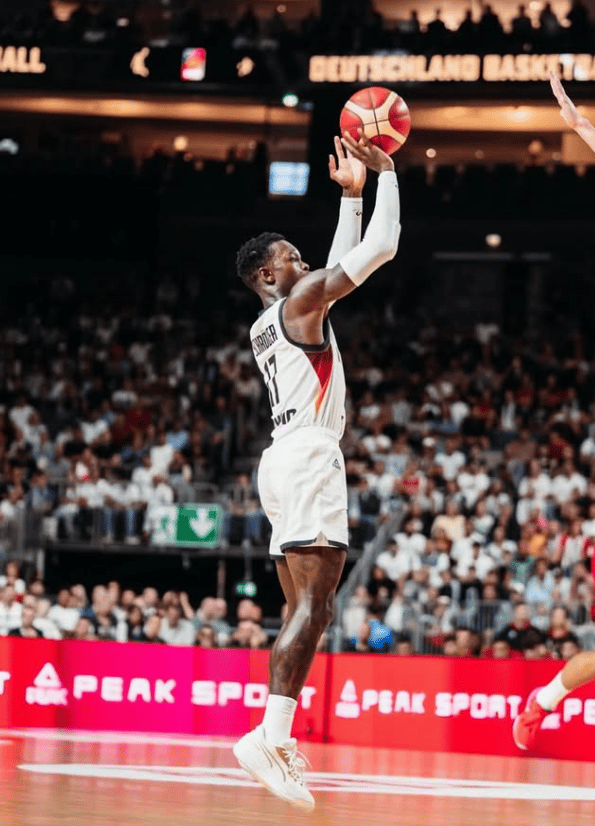 Dennis Schroder, estrela do Brooklyn Nets na NBA, sofreu racismo em jogo da EuroBasket (Foto: Reprodução / Instagram)