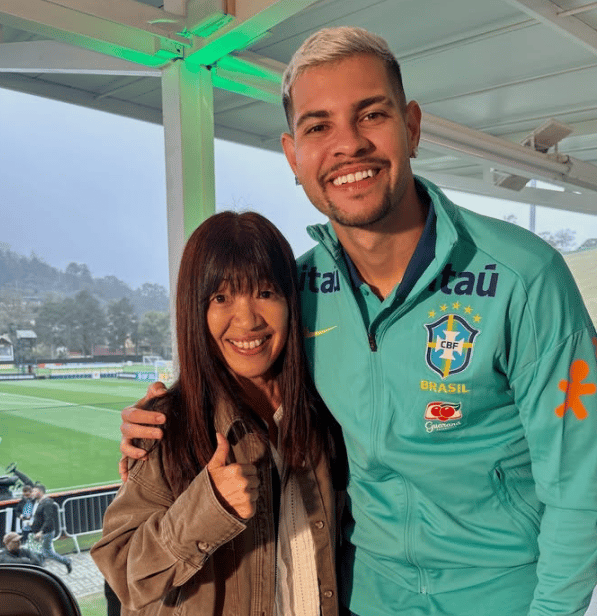 Kiyomi Nakamura divertiu coletiva da Seleção com interação amigável com Ancelotti (Foto: Reprodução)