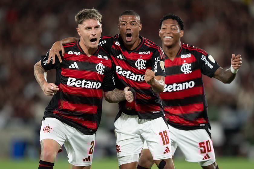 Jogadores do Flamengo comemoram gol sobre o Estudiantes, pela Libertadores (Foto: Jorge Rodrigues/AGIF)