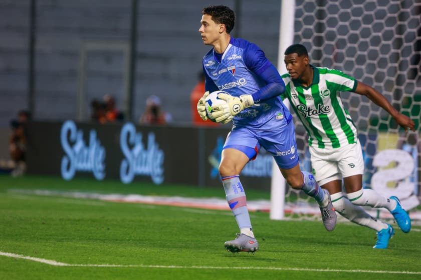 Brenno, goleiro do Fortaleza em jogo com o Juventude (Foto: Luiz Erbes/AGIF)