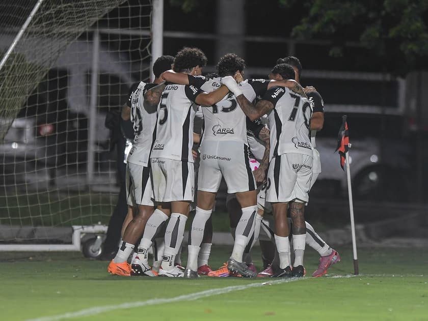 Corinthians venceu o Vitória pela 30ª rodada do Campeonato Brasileiro (Foto: Jhony Pinho/AGIF)