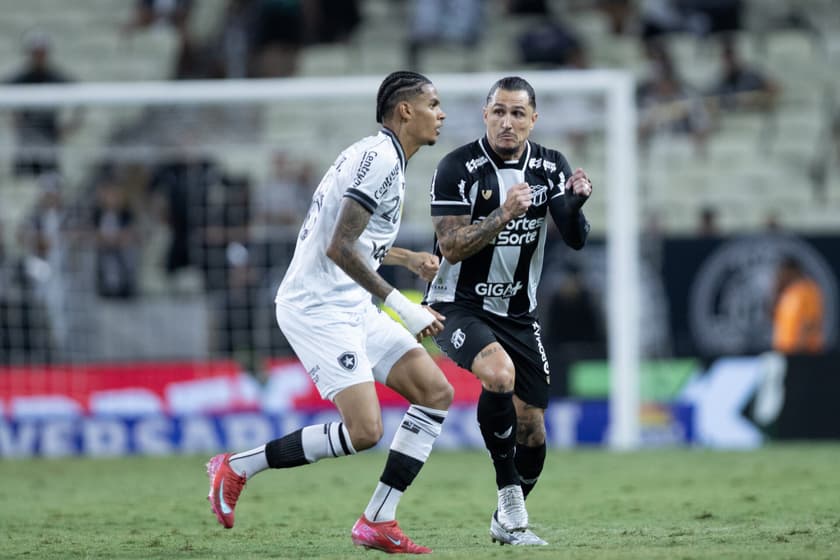 Partida entre Ceará e Botafogo, pelo Brasileirão (Foto: Baggio Rodrigues/AGIF)