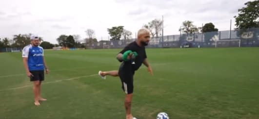 Gabigol explica técnica por trás das suas cobranças de pênalti