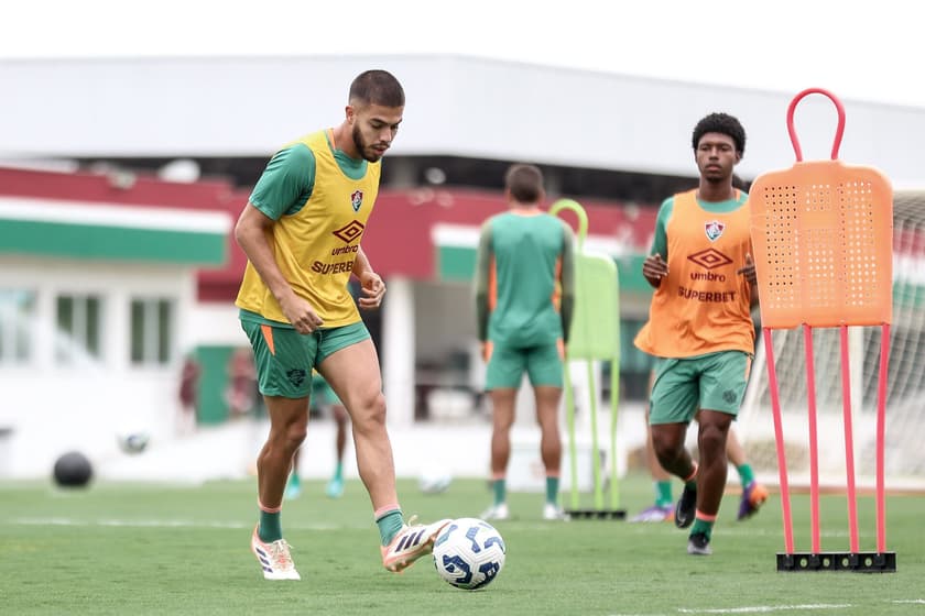 Nonato em treino do Fluminense antes do jogo contra o Ceará