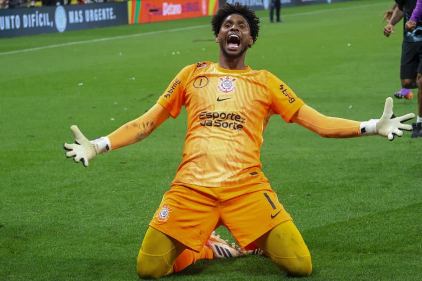 Hugo Souza foi o herói do Corinthians na semifinal da Copa do Brasil