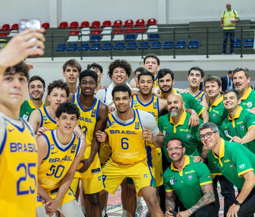 A Seleção Brasileira se sagrou campeão do Sul-Americano de Basquete Sub-17 em 2025 após vencer a Argentina na grande final (Foto: Reprodução / Instagram)
