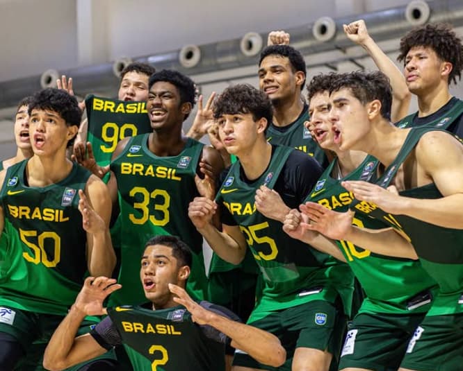 Brasil se sagrou campeão do Sul-Americano de Basquete Sub-17 após vencer a Argentina na grande final (Foto: Reprodução / Instagram)