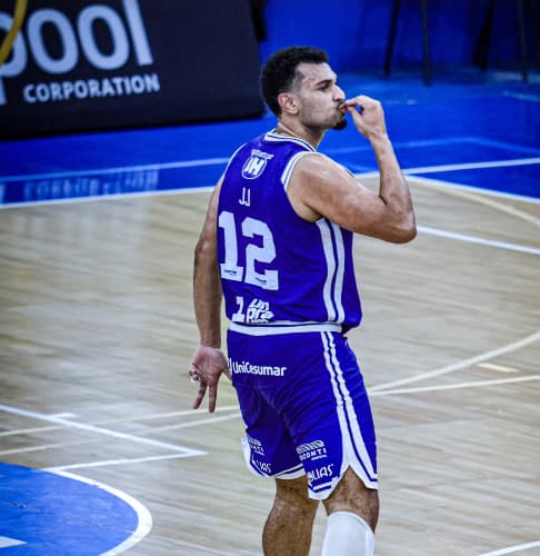JJ foi o cestinha da partida entre Cruzeiro e Vasco pelo NBB (Foto: Reprodução)