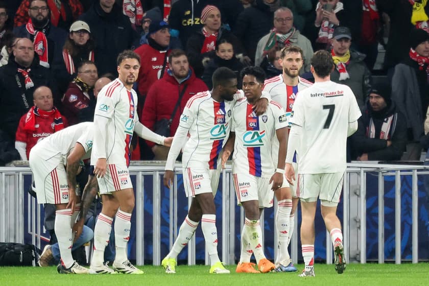 Endrick em ação pelo Lyon em partida da temporada de 2025/26 (Foto: Francois LO PRESTI / AFP)
