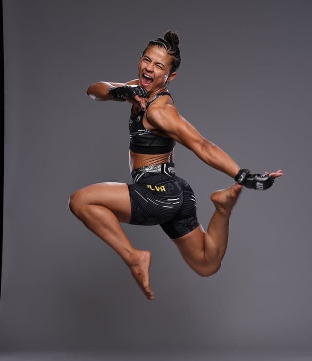 Estilo descontraído é marca de Natália no UFC (Foto: Reprodução Instagram Natalia Silva)