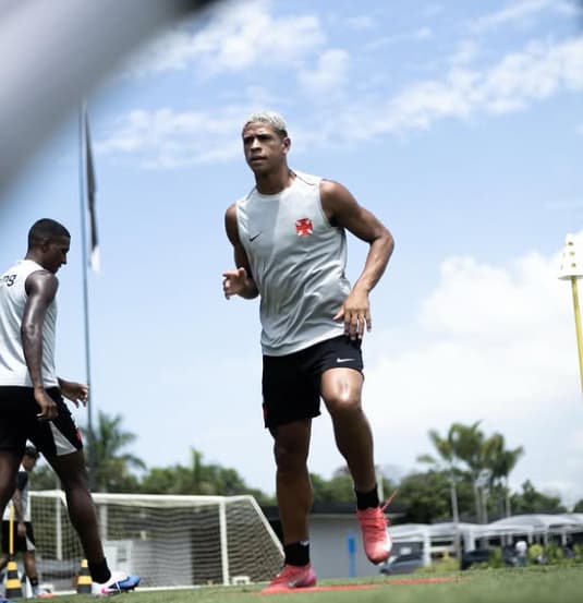 Barros em treino do Vasco (Foto: Matheus Lima Vasco)