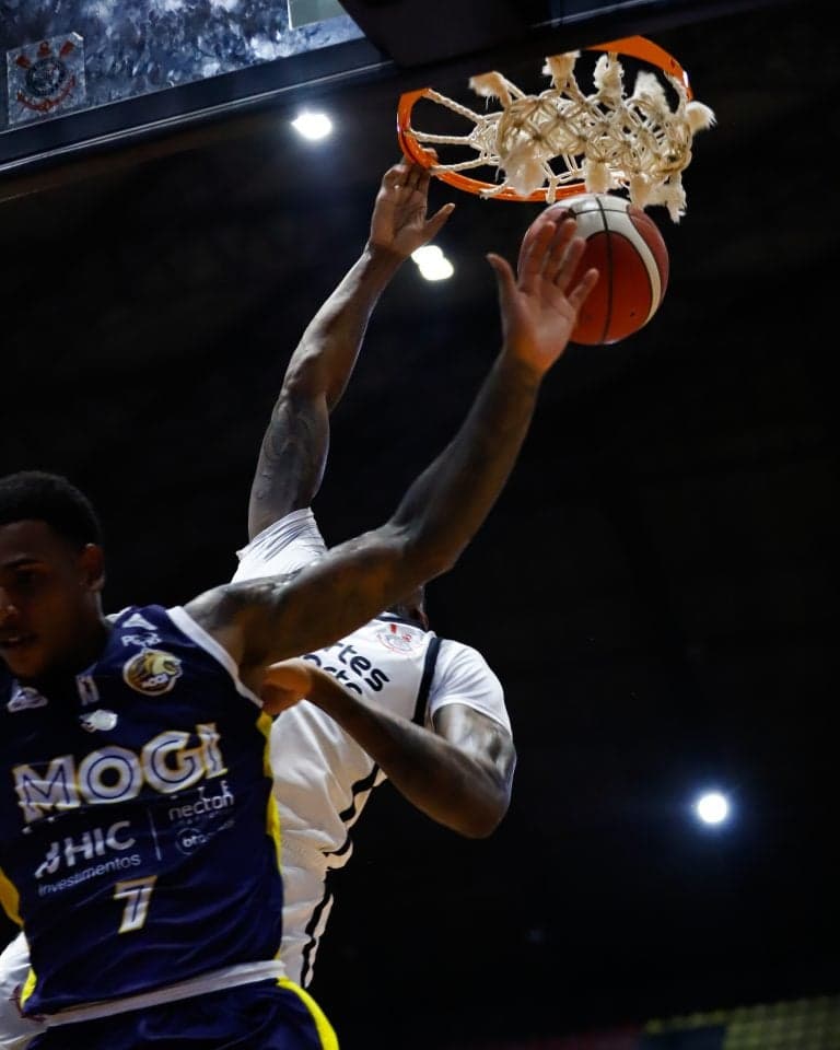 O Corinthians chegou a quinta vitória consecutiva após derrota o Mogi Basquete dentro de casa no NBB (Foto: Divulgação / NBB)