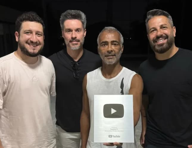 Romário ao lado de sócios da Romário TV (Foto: Reprodução)