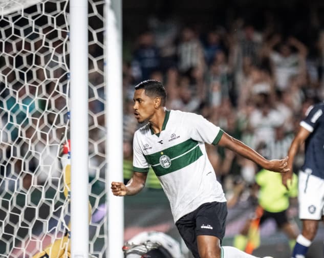 Pedro Rocha comemora gol do Coritiba contra o Remo (Foto: JP Pacheco/Coritiba)