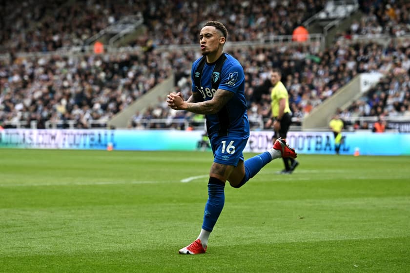Tavernier comemora o primeiro gol do Bournemouth na partida contra o Newcastle pela Premier League (Foto: Paul Ellis / AFP)