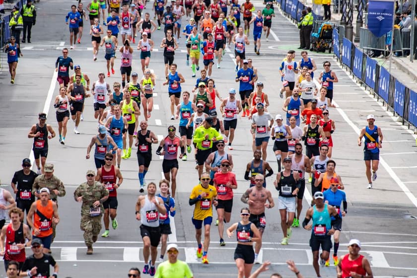 Multidão participa da 130ª edição da Maratona de Boston (Foto: Joseph Prezioso / AFP)