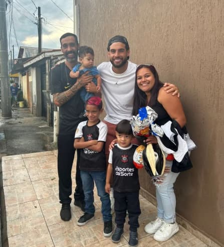 Yuri Alberto presenteou a família com ovos de chocolate (Foto: Reprodução/YaraPacheco/Instagram)