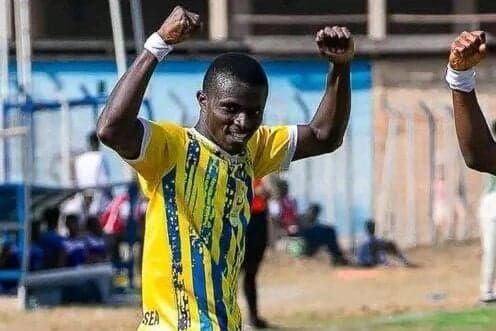 Dominic Frimpong em jogo do Berekum Chelsea (Foto: Reprodução/Internet)