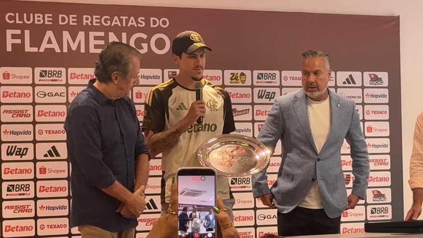 Homenagem a Pedro 12