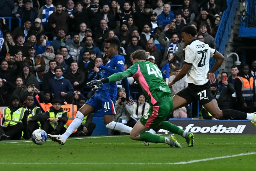 Estêvão marca o sexto gol do Chelsea contra o Port Vale, pelas quartas de final da FA Cup (Foto: Ben Stansall/AFP)