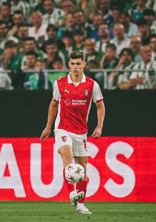 Gabriel Moscardo na partida entre Braga e Real Bétis na Europa League (Foto: Reprodução / Instagram)