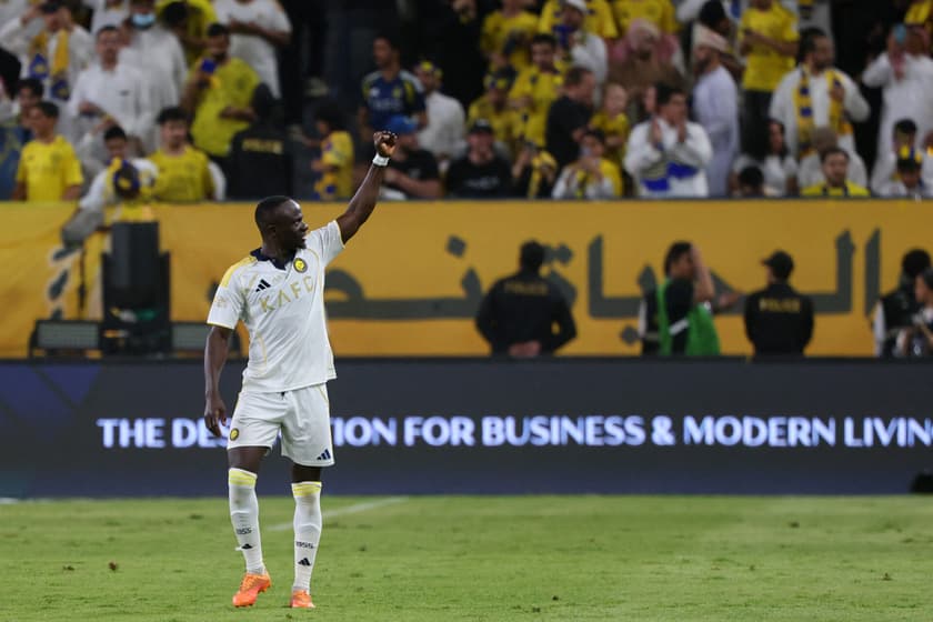 Mané comemorando seu gol contra o Damac (Foto: Fayez Nuerldine/AFP)