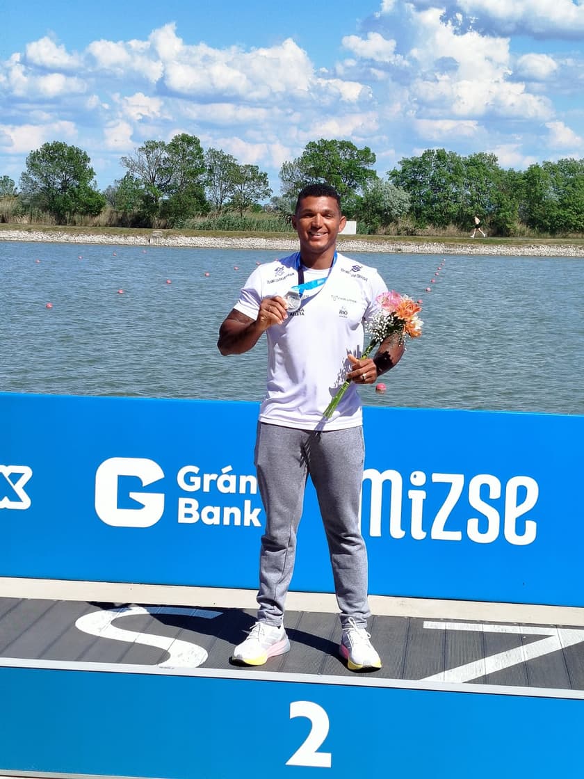 Isaquias Queiroz conquista a prata na etapa da Hungria da Copa do Mundo de Canoagem Velocidade (Foto: Álvaro Koslowski/CBCa)