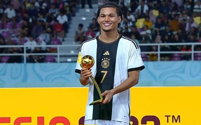 FIFA apresenta troféus de melhor jogador, artilheiro e melhor