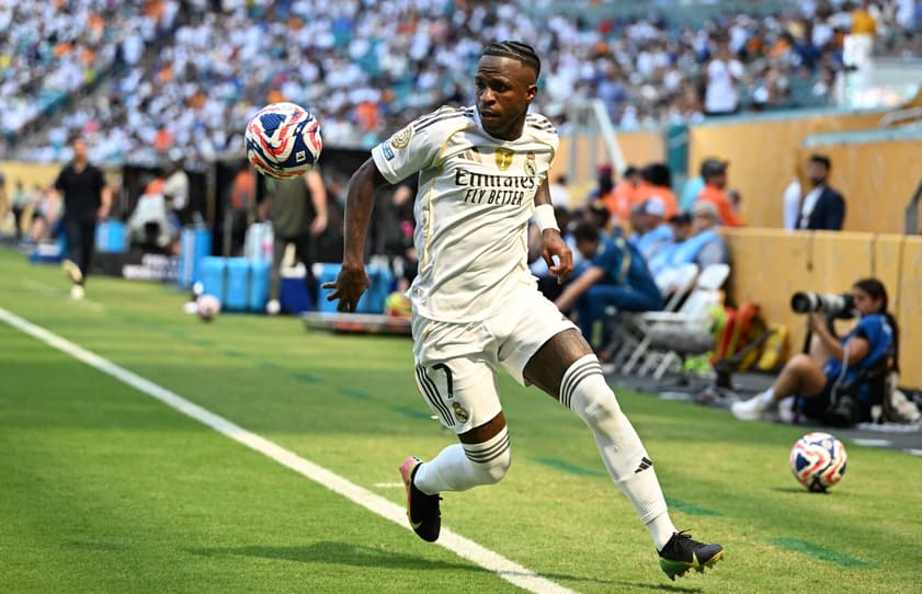 Vini Jr em ação pelo Real Madrid na estreia do Mundial de Clubes