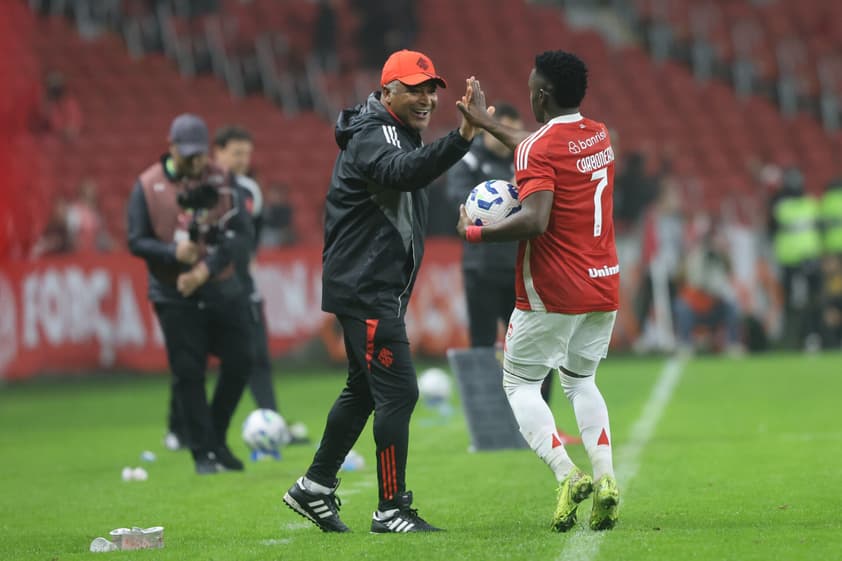 Carbonero e Roger Machado, do Internacional