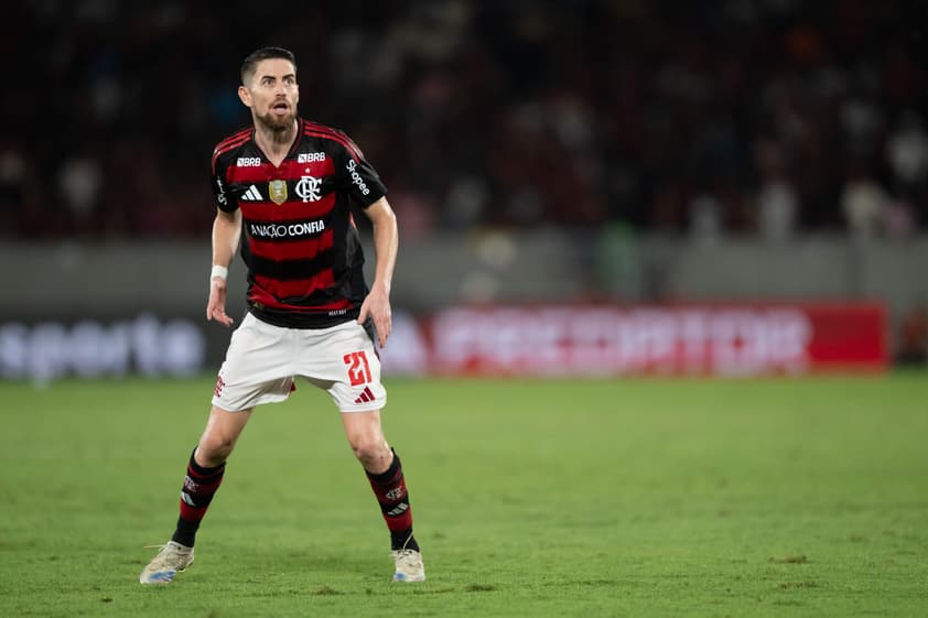 Jorginho em campo pelo Flamengo no Brasileirão
