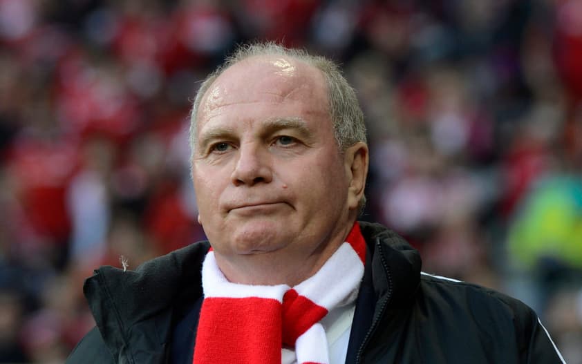 Flamengo: Uli Hoeneß assiste partida do Bayern de Munque em 2012 (Foto: Christof Stache/AFP)