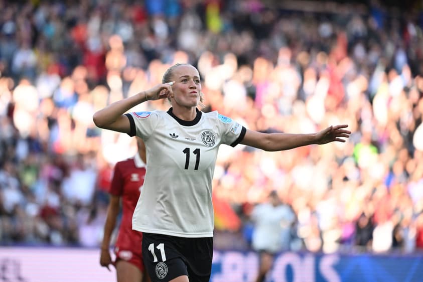 Lea Schueller marcou o gol da vitória da seleção alemã contra a Dinamarca na Eurocopa Feminina (Foto: SEBASTIEN BOZON / AFP)