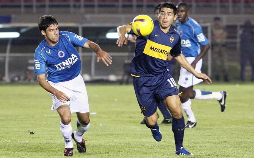 Libertadores 2008 - Cruzeiro x Boca Juniors - Fabricio e Riquelme (Foto: Gil Leonardi/LANCE!Press)