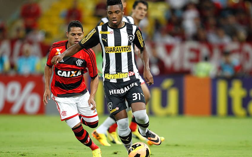 Vitinho marcou 10 gols pelo Botafogo em 2013, quando foi vendido