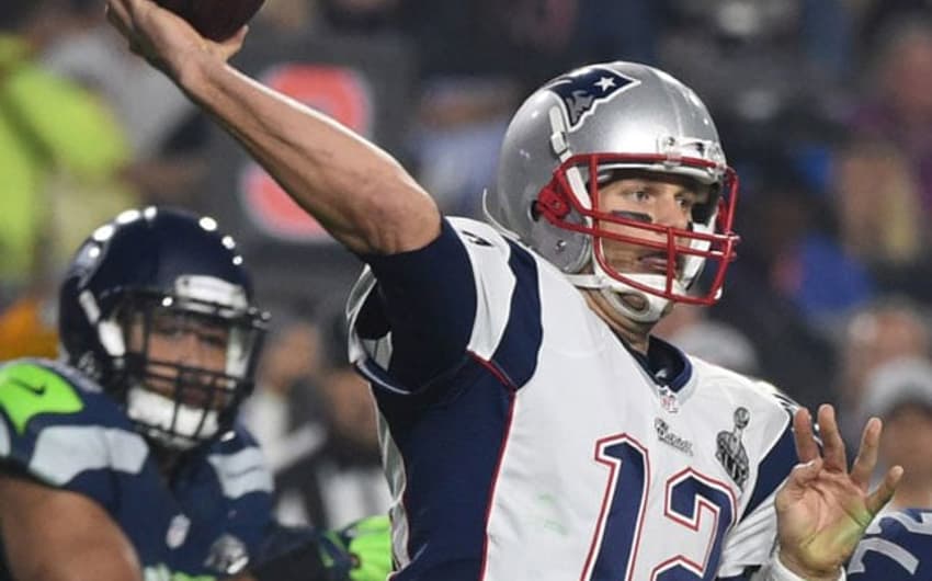 Destaque do jogo da final, Tom Brady prepara mais um lançamento (Foto: AFP)