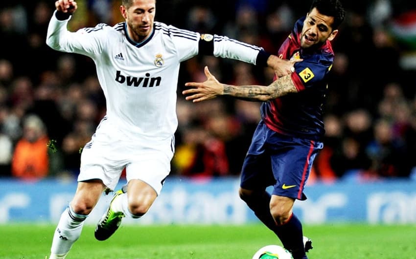Barcelona x Real Madrid - Sergio Ramos e Dani Alves (Foto: Lluis Gene/AFP)