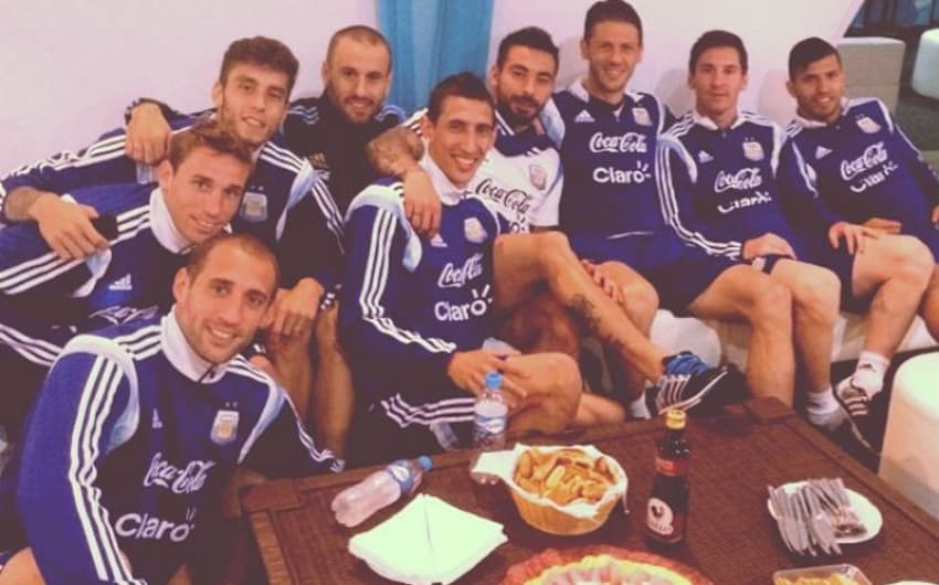 Jogadores da Argentina relaxaram na noite desta quinta-feira (crédito: Instagram)