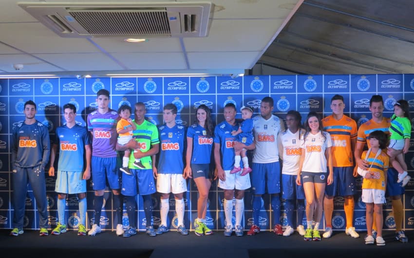 Apresentação uniforme do Cruzeiro (Foto: Thiago Fernandes/LANCE!Press)