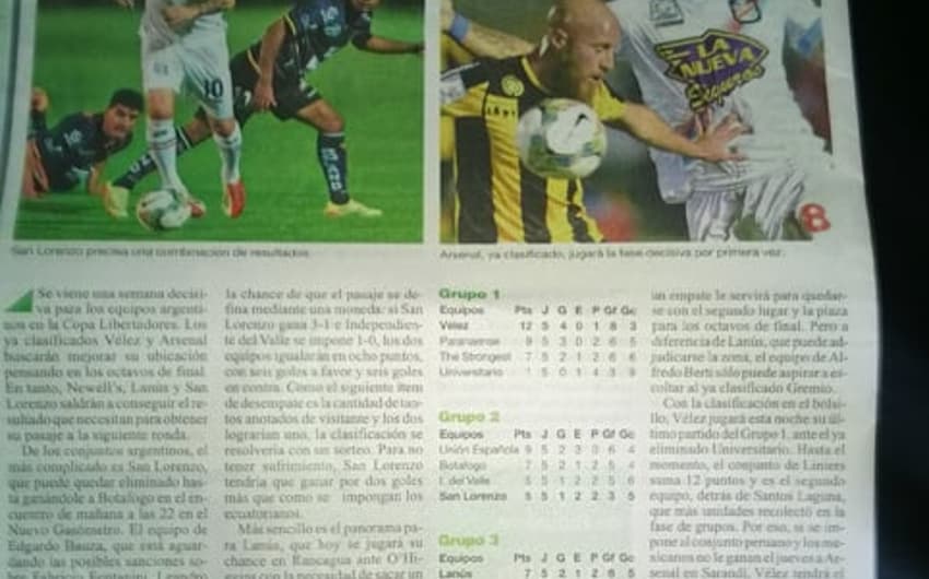 Jornal argentino sobre o Botafogo (Foto: Alexandre Braz)